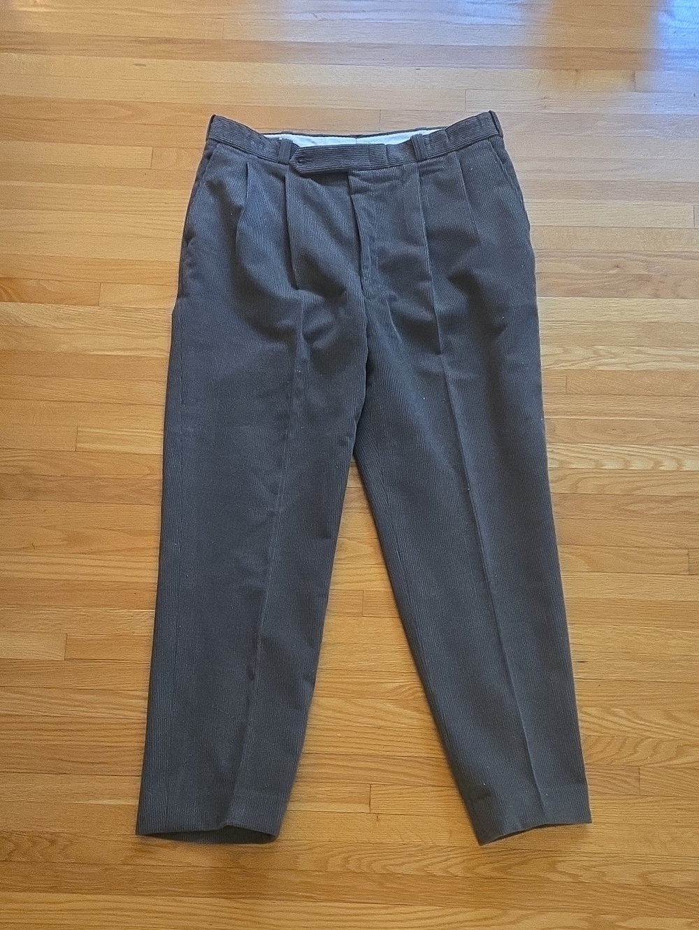 Men's Pleated Wool Corduroy Pants in Olive Green